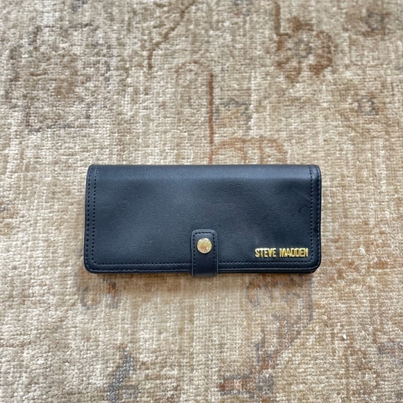 Steve Madden Handbags - Steve Madden Black Clutch Wallet with Gold Accent